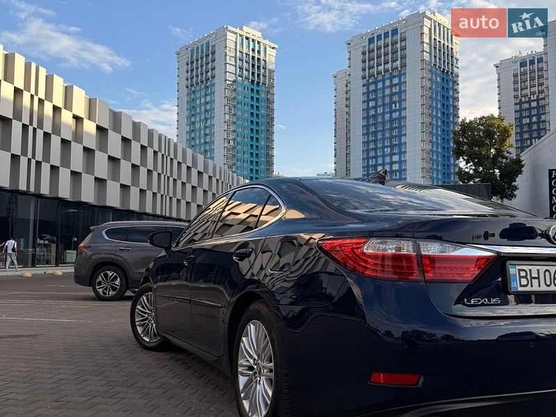 Седан Lexus ES 2015 в Одесі