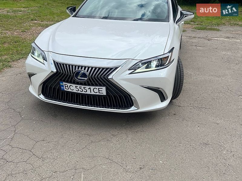 Седан Lexus ES 2021 в Львові