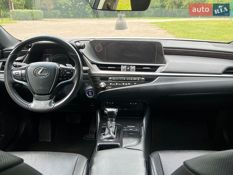 Седан Lexus ES 2021 в Львові