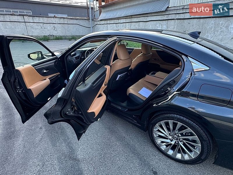 Седан Lexus ES 2024 в Києві
