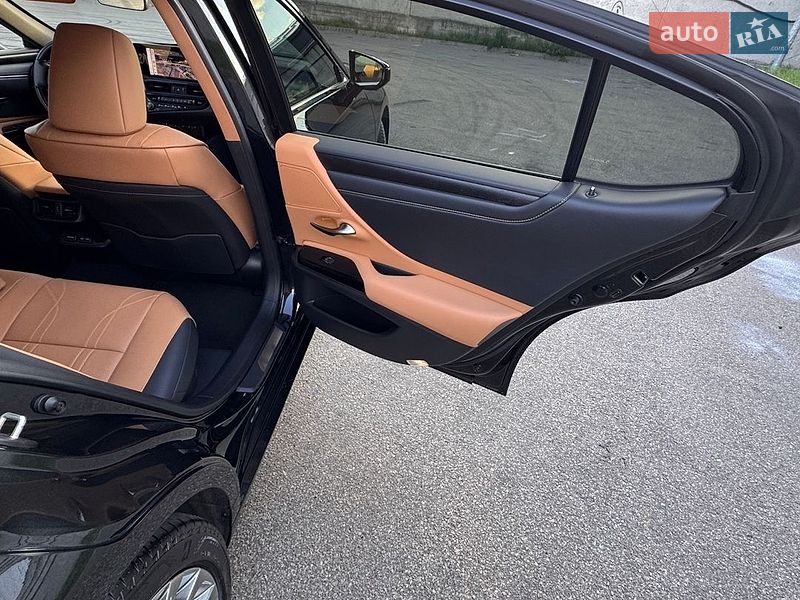 Седан Lexus ES 2024 в Києві