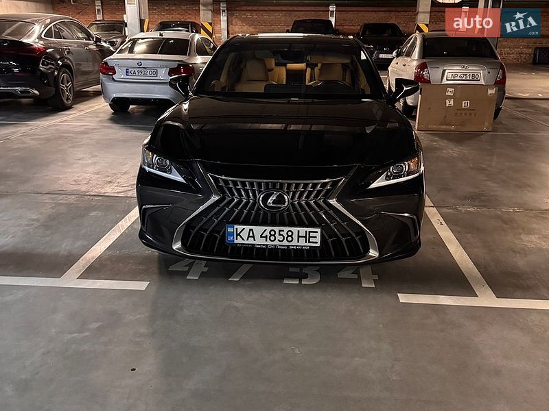 Седан Lexus ES 2024 в Києві