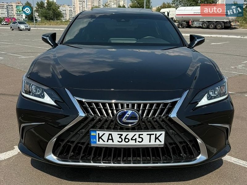 Lexus ES, photos from the listing