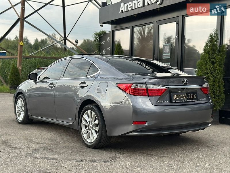 Седан Lexus ES 2015 в Харкові