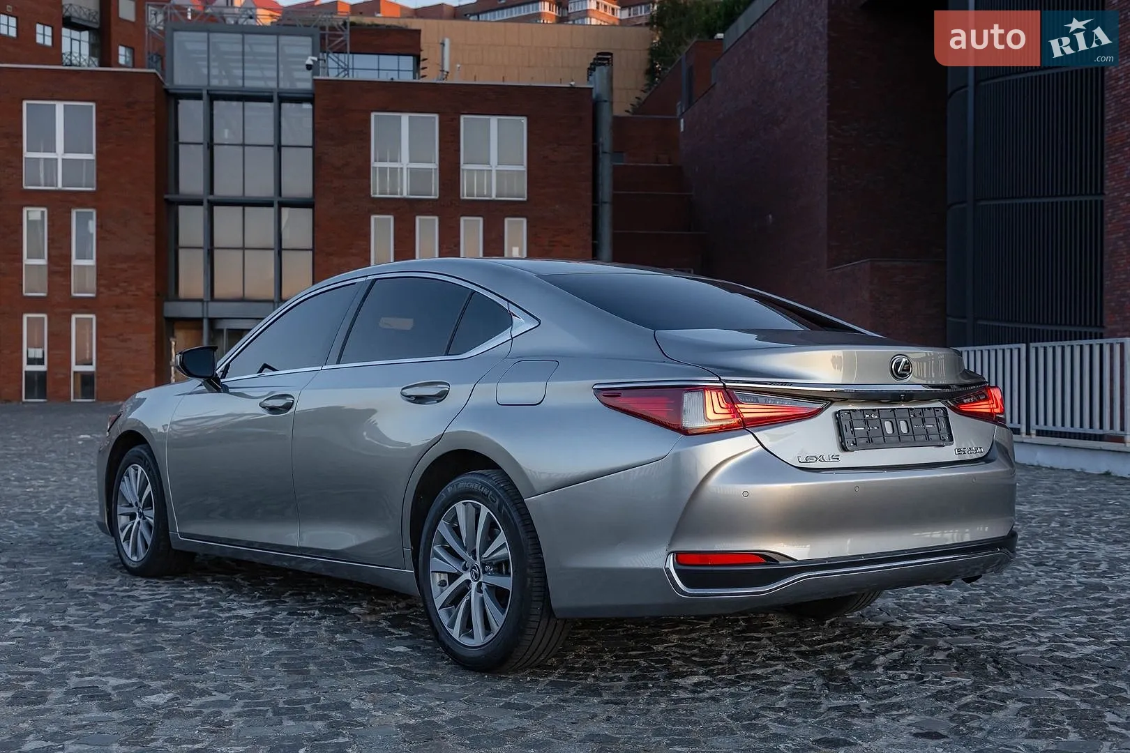 2019 Lexus ES - мініатюра 21