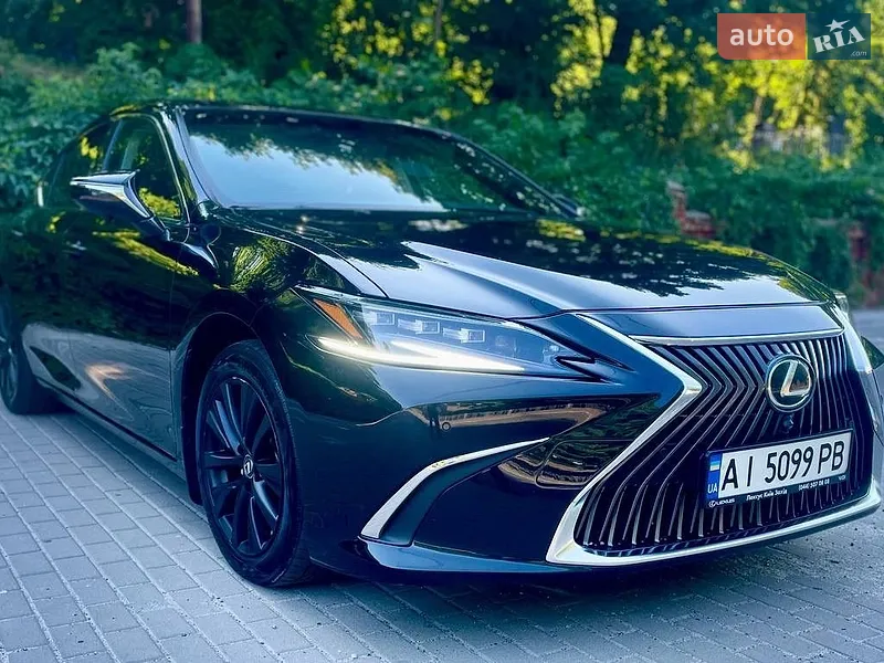 Lexus ES 2019