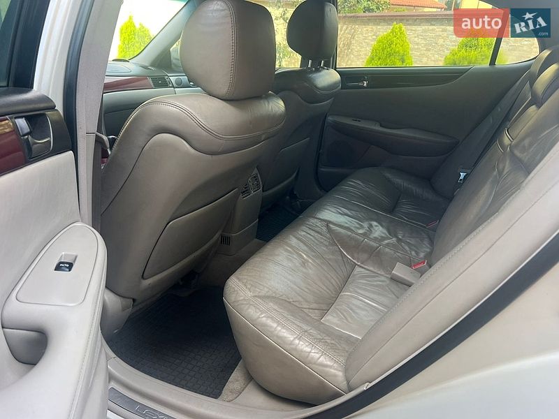 Седан Lexus ES 2003 в Львові