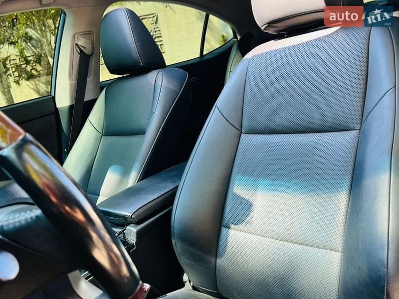 Седан Lexus ES 2017 в Николаеве