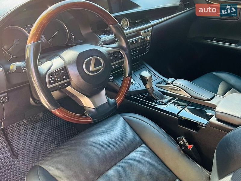 Седан Lexus ES 2017 в Николаеве