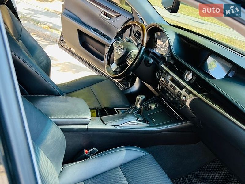 Седан Lexus ES 2017 в Николаеве