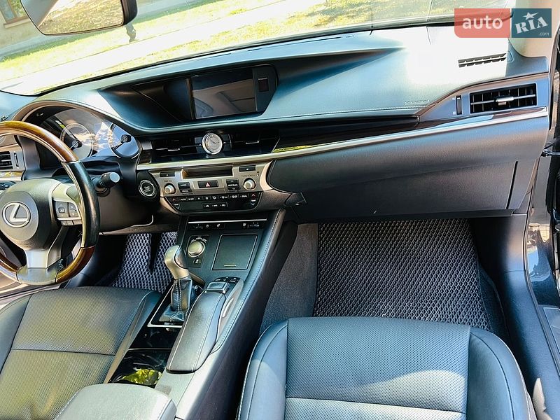 Седан Lexus ES 2017 в Николаеве