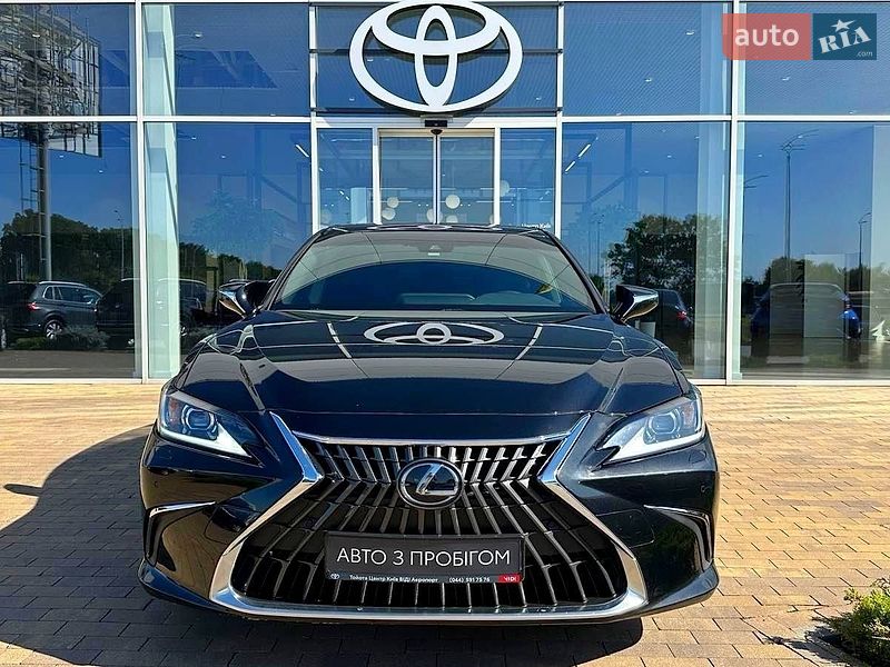 Седан Lexus ES 2024 в Києві