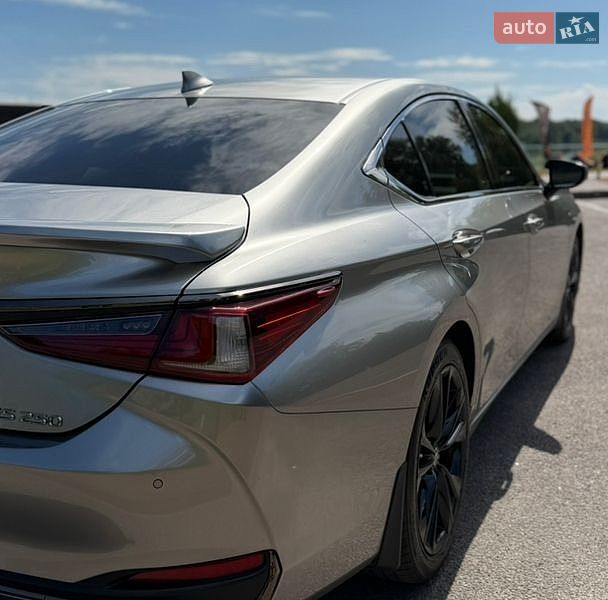 Седан Lexus ES 2023 в Днепре