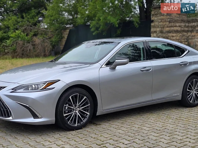 Lexus ES 2022