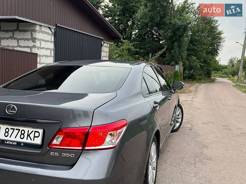Седан Lexus ES 2011 в Борзне