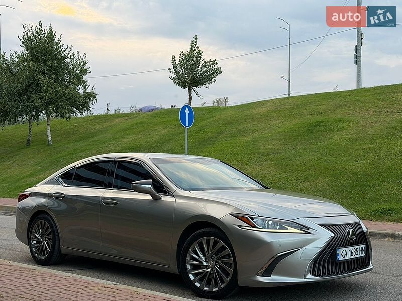 Седан Lexus ES 2018 в Києві