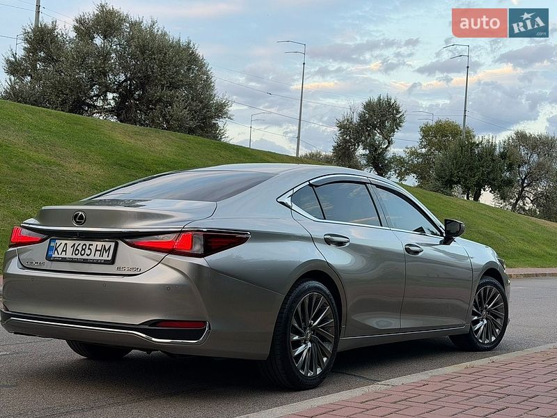Седан Lexus ES 2018 в Києві