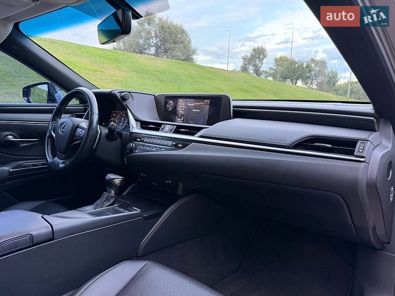 Седан Lexus ES 2018 в Києві