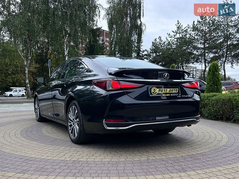 Седан Lexus ES 2020 в Львові