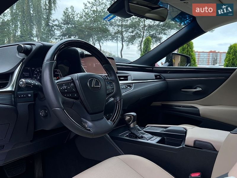 Седан Lexus ES 2020 в Львові