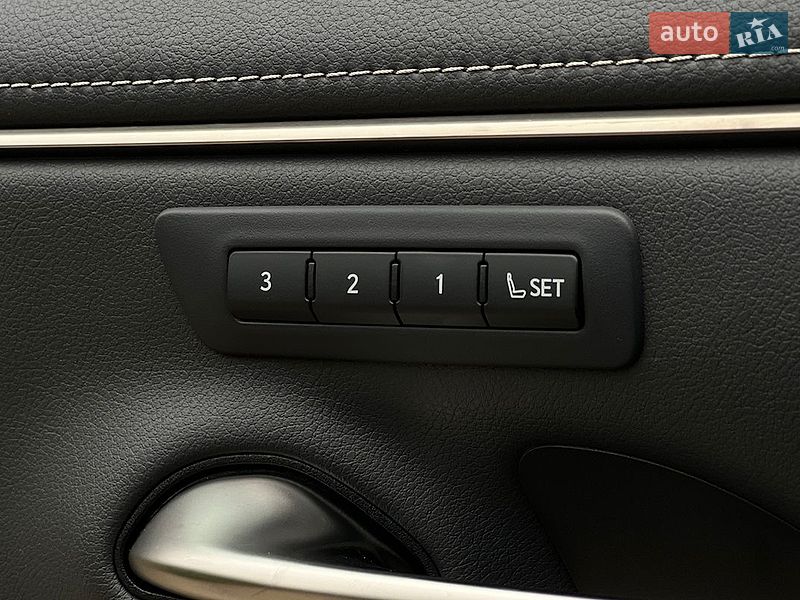 Седан Lexus ES 2020 в Львові