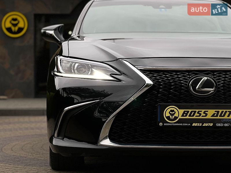 Седан Lexus ES 2020 в Львові