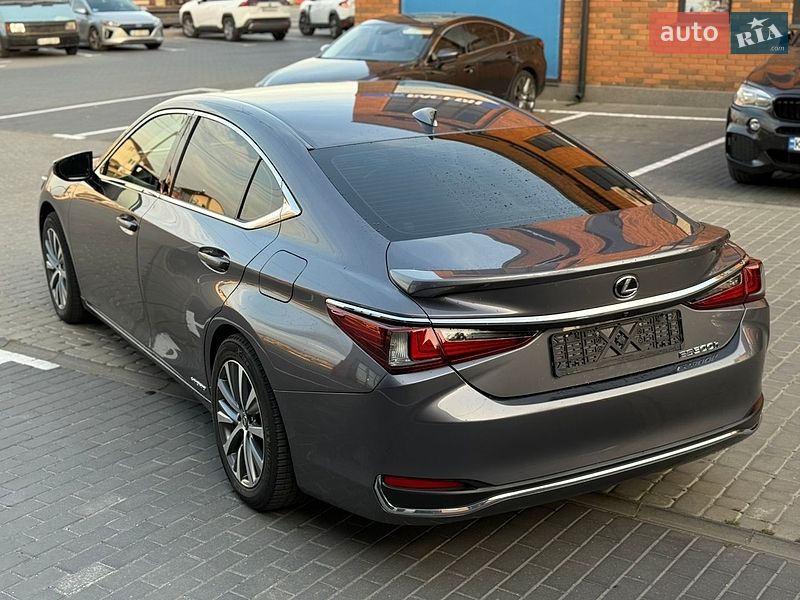 Седан Lexus ES 2020 в Виннице