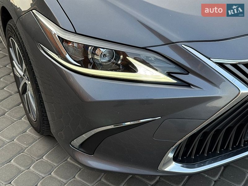 Седан Lexus ES 2020 в Виннице