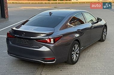 Седан Lexus ES 2020 в Виннице