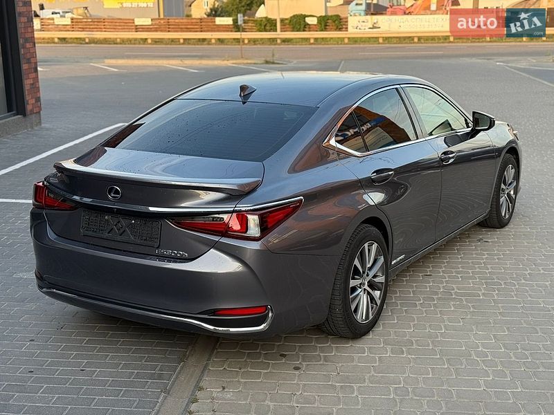 Седан Lexus ES 2020 в Виннице