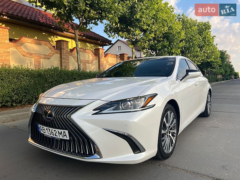 Lexus ES, photos from the listing