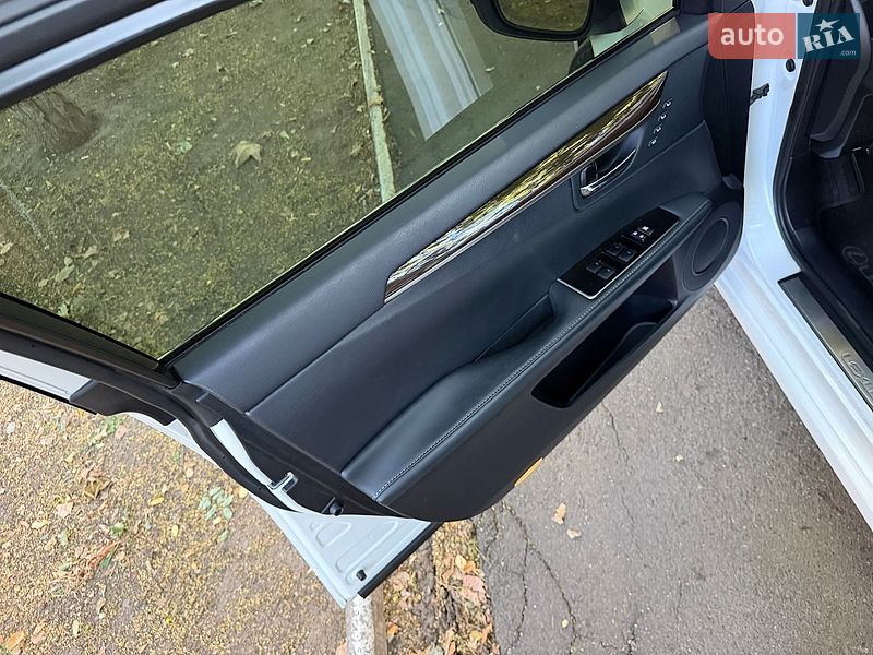 Седан Lexus ES 2016 в Одесі