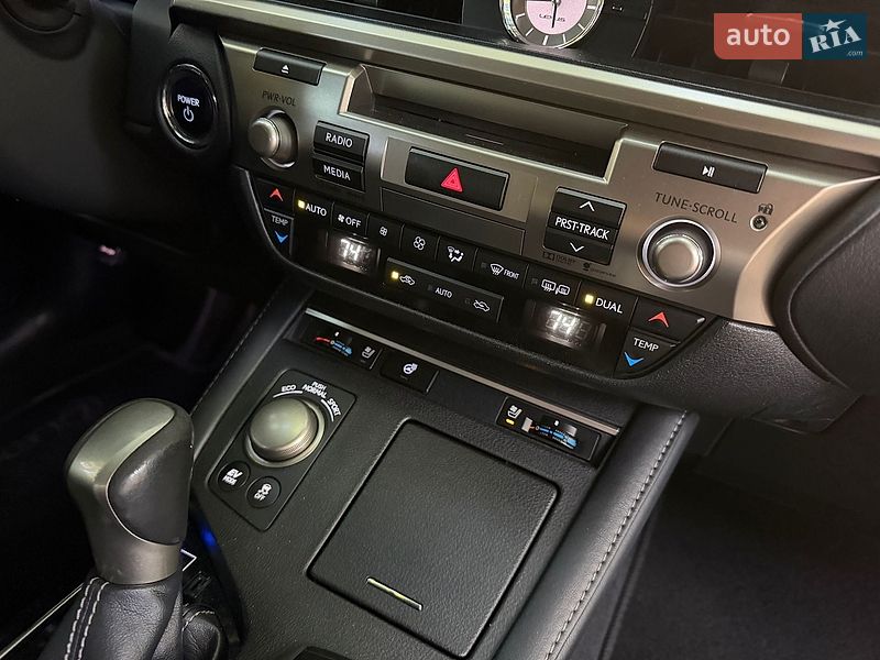 Седан Lexus ES 2016 в Одесі