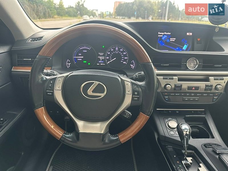 Седан Lexus ES 2014 в Львові