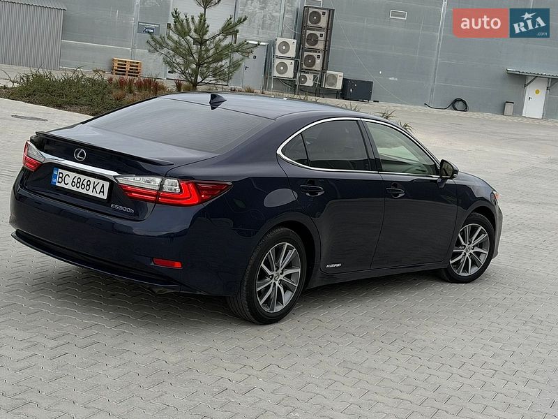 Седан Lexus ES 2018 в Львові