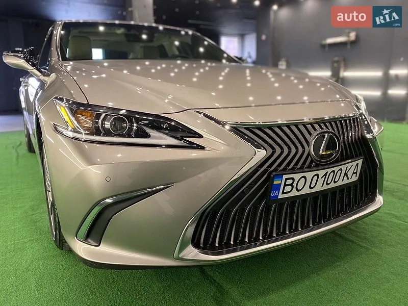 Lexus ES 2021