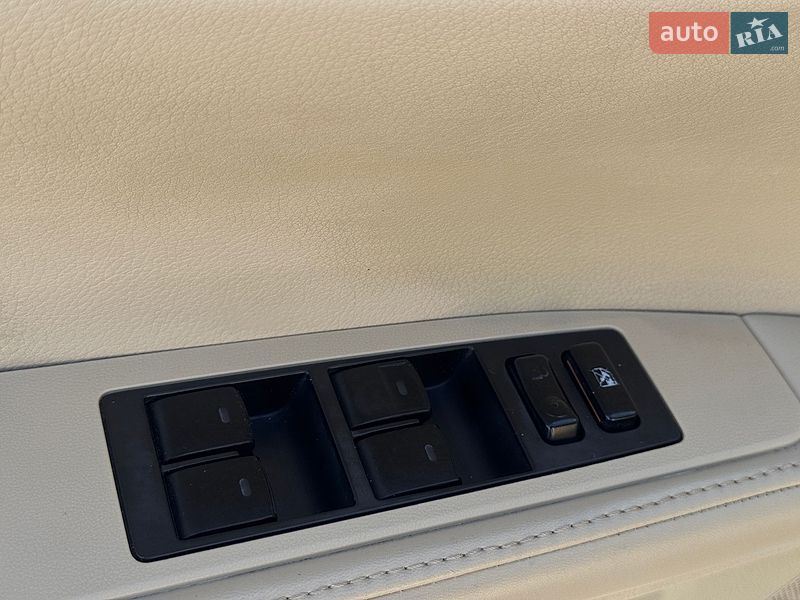 Седан Lexus ES 2013 в Полтаве