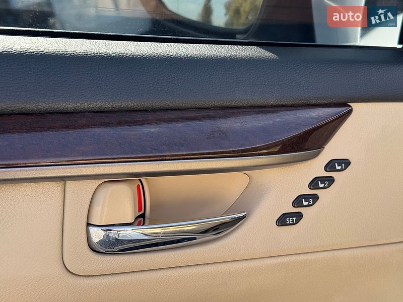 Седан Lexus ES 2013 в Полтаве