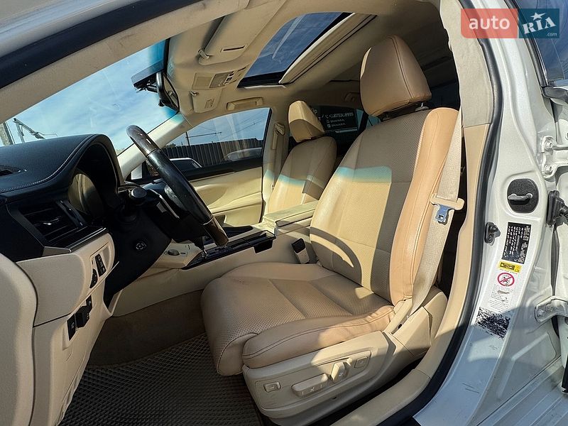 Седан Lexus ES 2013 в Полтаве