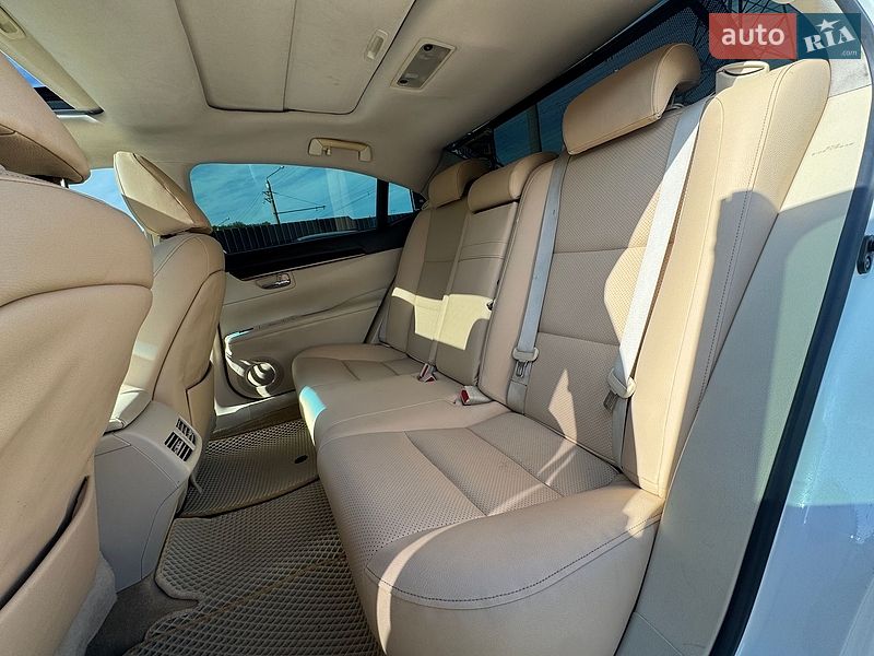 Седан Lexus ES 2013 в Полтаве