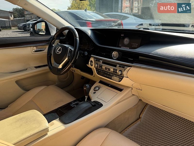 Седан Lexus ES 2013 в Полтаве