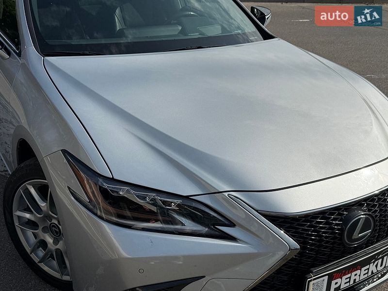 Седан Lexus ES 2019 в Києві