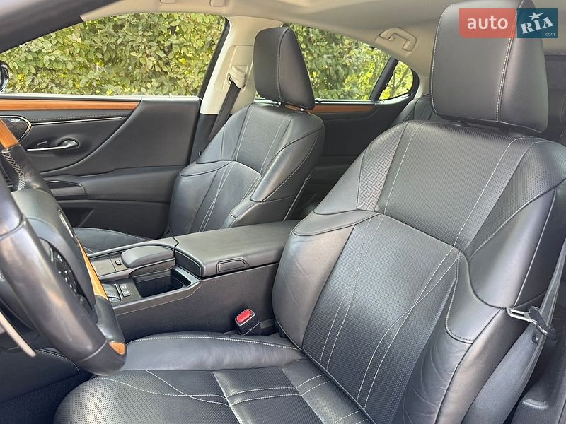 Седан Lexus ES 2019 в Києві