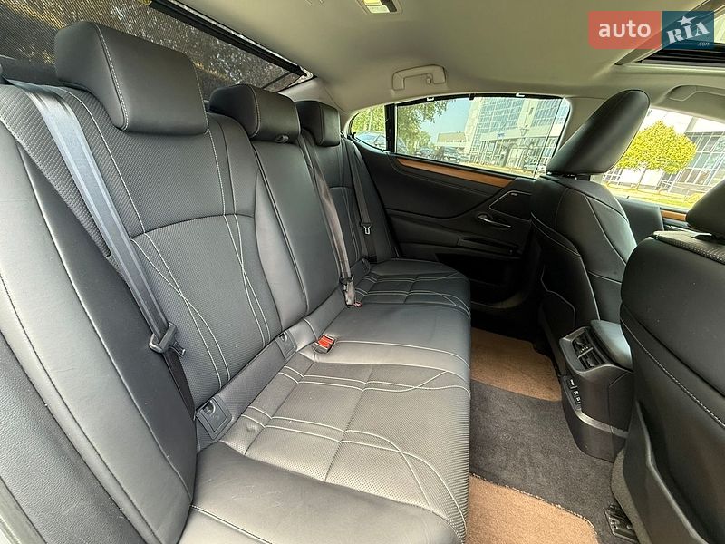Седан Lexus ES 2019 в Києві