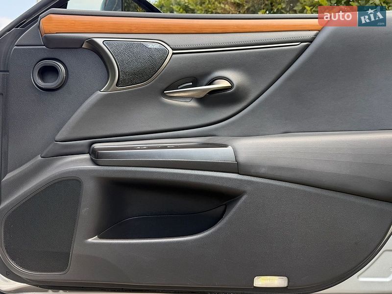 Седан Lexus ES 2019 в Києві