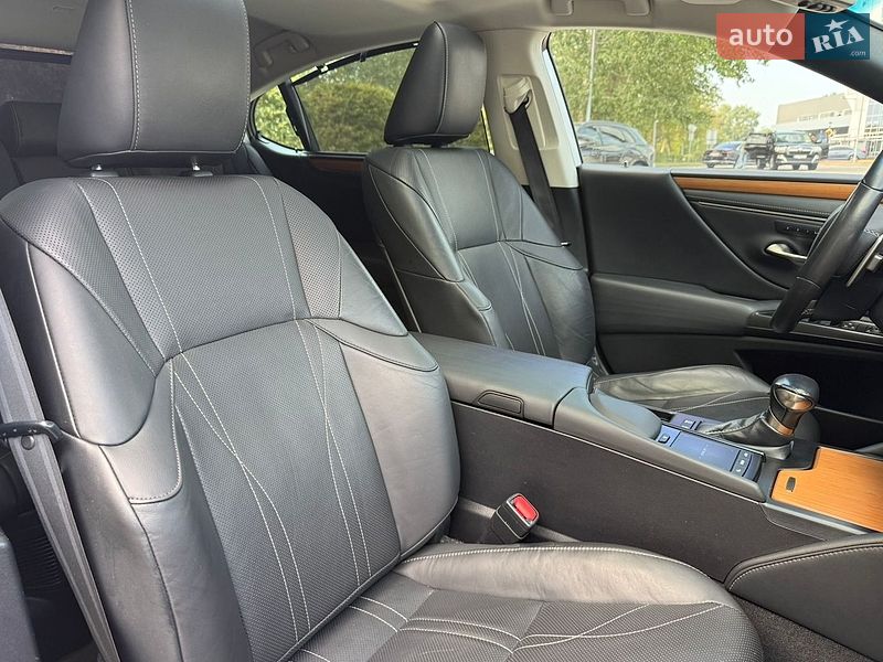 Седан Lexus ES 2019 в Києві