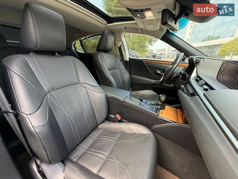 Седан Lexus ES 2019 в Києві