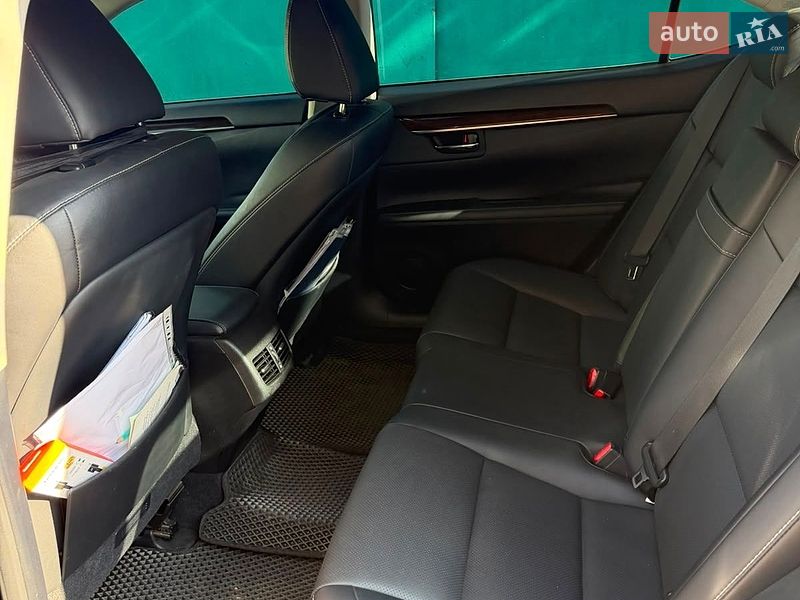 Седан Lexus ES 2015 в Фастове