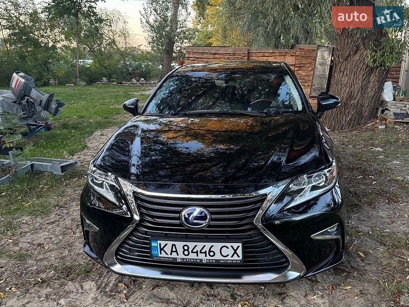 Седан Lexus ES 2016 в Киеве