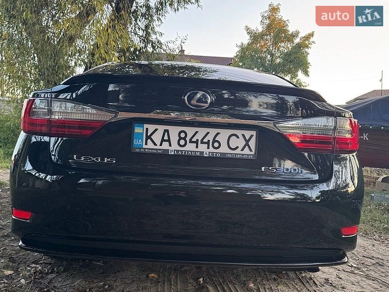 Седан Lexus ES 2016 в Киеве